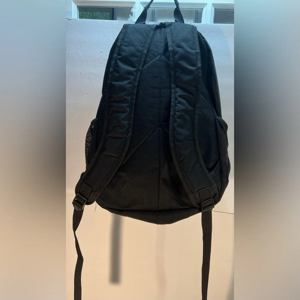 EASTSPORT BACKPACK IN LIKE NEW CONDITION DIMENSIONS 13X18X6